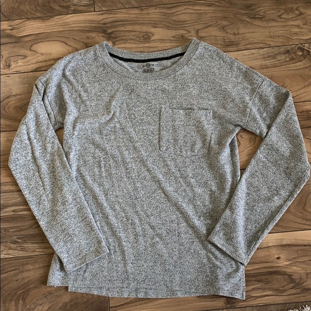Grey long sleeve shirt